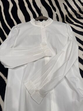 Zara White Ruffled-Neck and sleeve Cotton Button-Down Shirt excellent condition